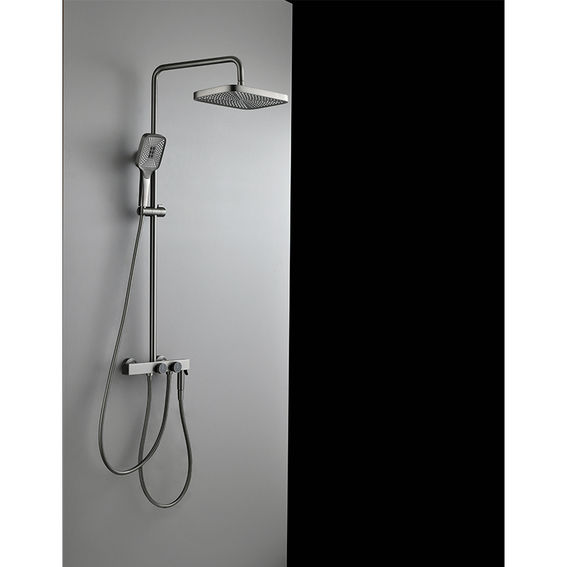 Does the shower head switch smoothly between its four spray modes?