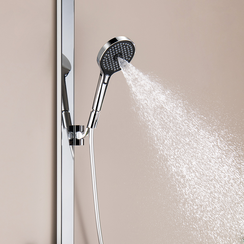 How can the temperature sensitivity of a shape memory alloy thermostatic shower head be optimized for rapid temperature adjustment in kitchens and bathrooms?